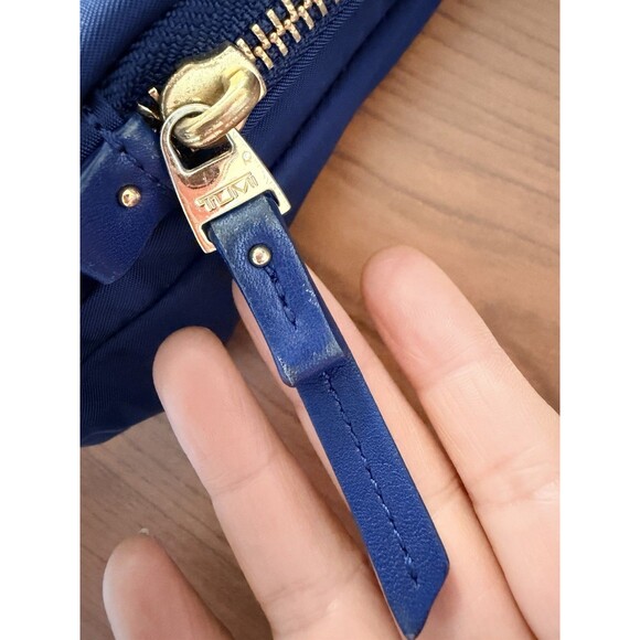 TUMI Navy Nylon Crossbody Voyager Messenger Bag Gold Hardware Front Pockets READ - Picture 5 of 16